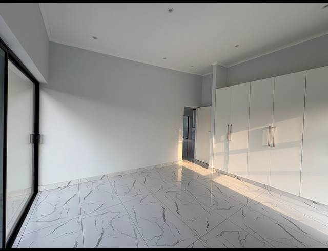 4 BEDROOM FREEHOLD FOR SALE IN TINLEY MANOR